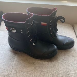 TOMMY HILFIGER RAIN BOOTS